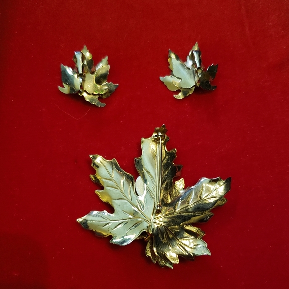 Vintage Leaf Brooch & Earrings Set Perfect for Fall or all Year long - Picture 2 of 8